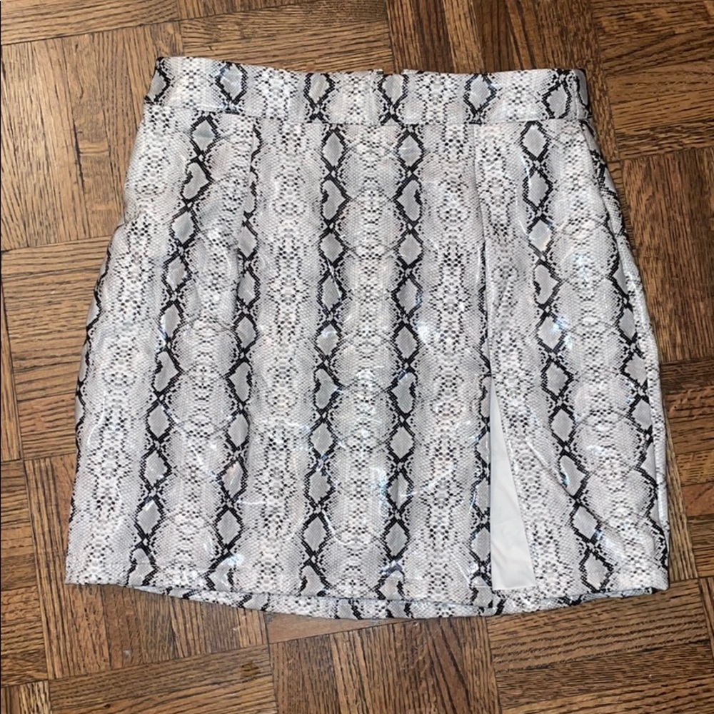 Snakeskin print skirt with slit